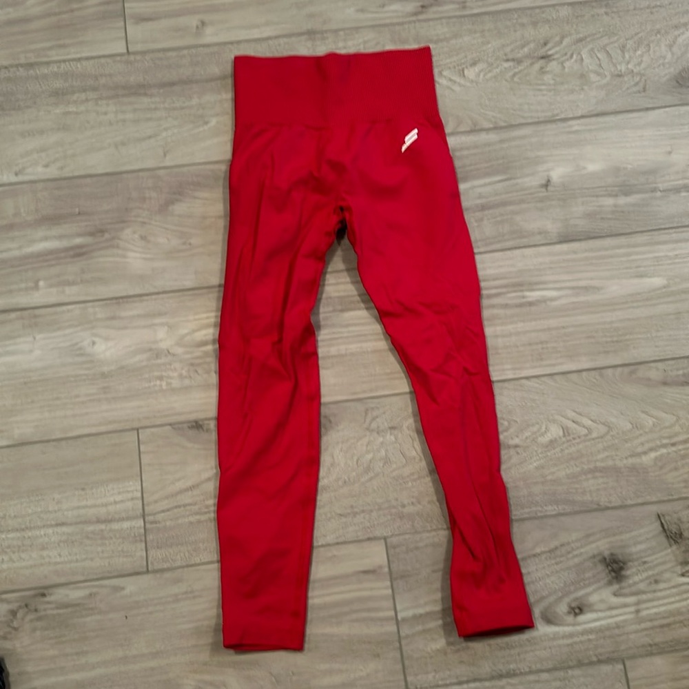 Red DOYOUEVEN impact solid leggings